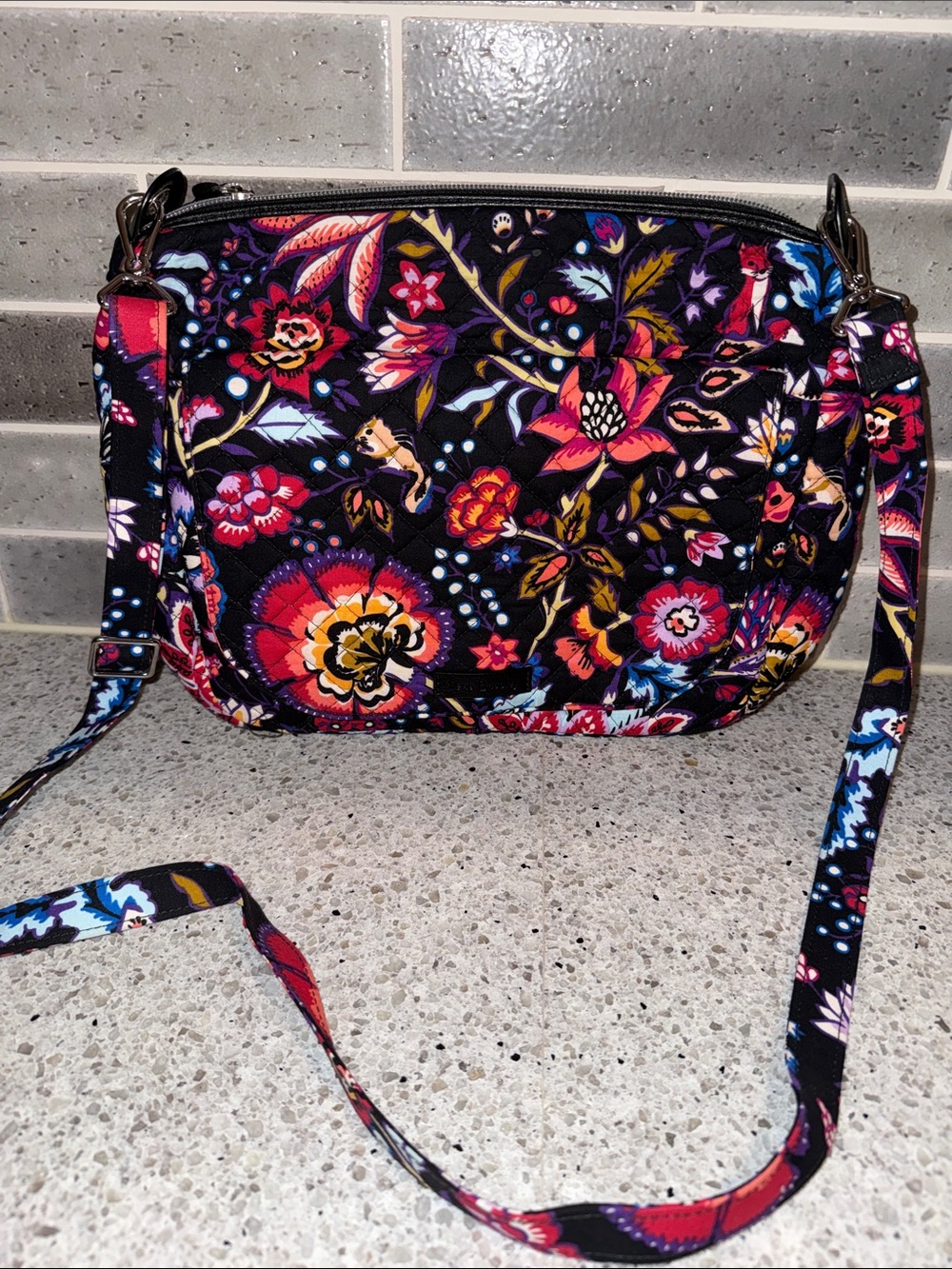 Vera Bradley Carson Crossbody in Foxwood Floral. EUC